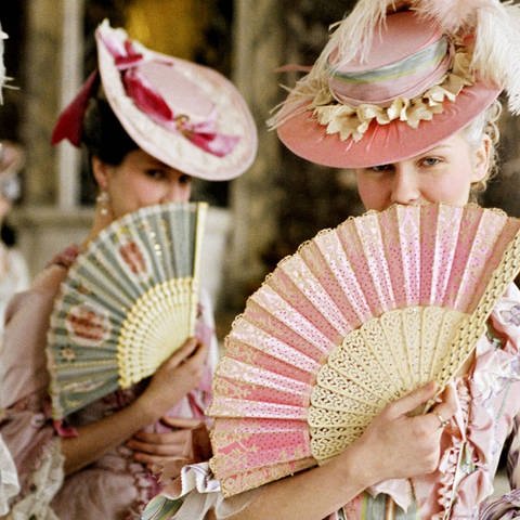 The retelling of France s iconic but ill-fated queen, Marie Antoinette and hers companions with fan. Symbolfoto (Foto: IMAGO, ZUMA Wire)