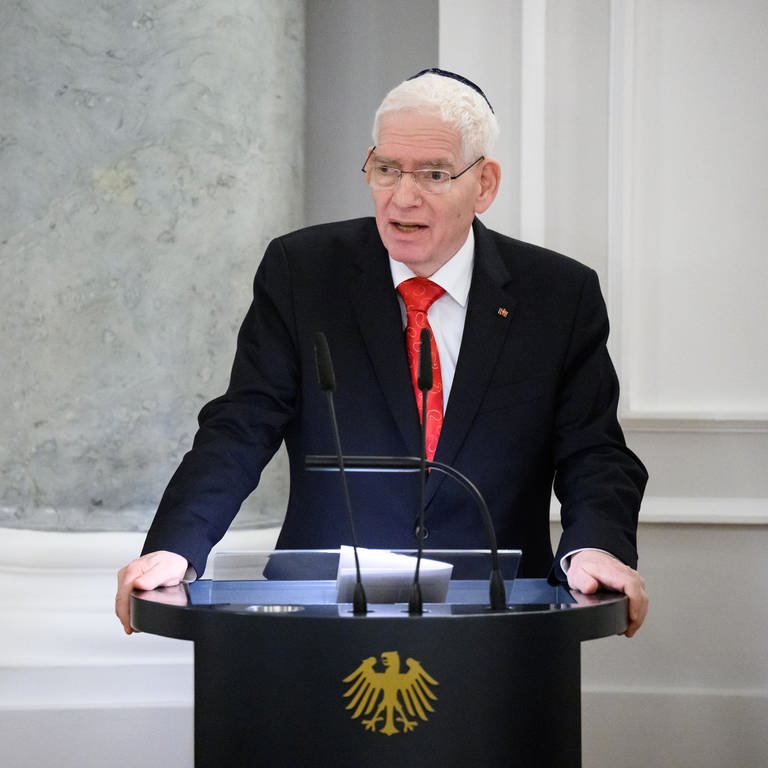 Josef Schuster, Präsident des Zentralrats der Juden, spricht im Schloss Bellevue über wachsenden Antisemitismus in Deutschland.