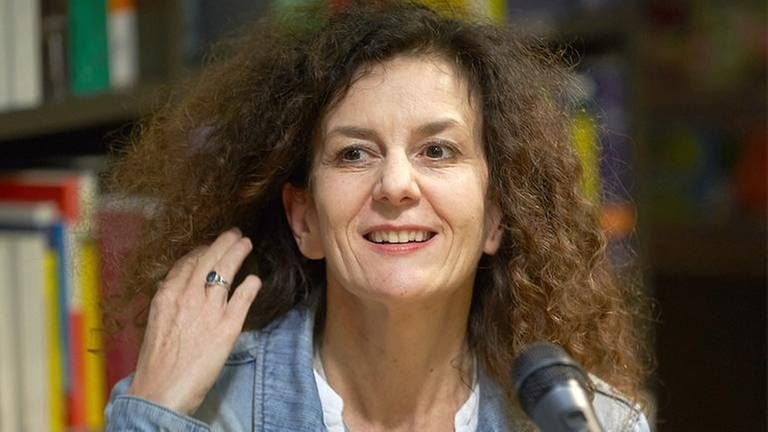 Die Berliner Dramatikerin Dea Loher spricht am 21.09.2017 in einer Buchhandlung in Koblenz (Rheinland-Pfalz) über ihre Werke. (Foto: picture-alliance / dpa, picture-alliance / dpa -)