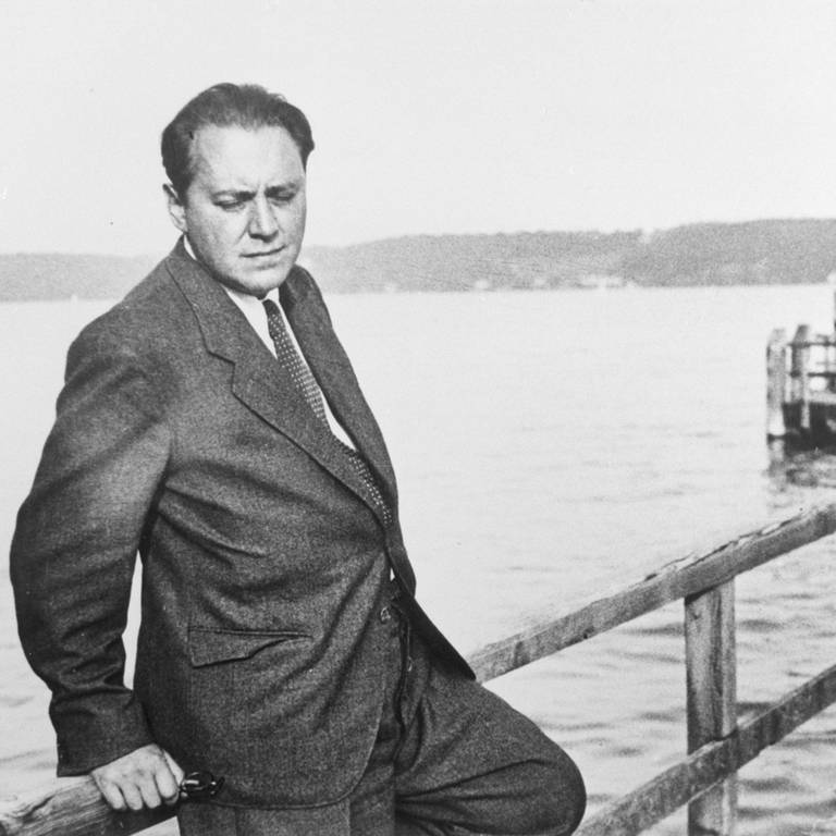 Der österreichisch-ungarische Schriftsteller Ödön von Horvath am Ufer des Staffelsees August 1936