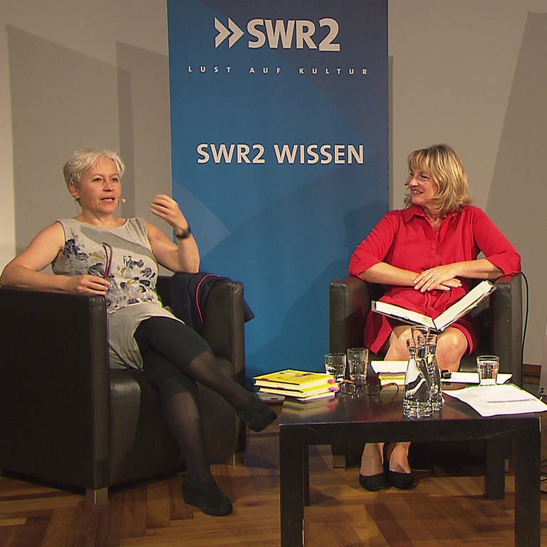 Schriftstellerin Ulrike Draesner, Moderatorin Anja Brockert und Dramaturg John von Düffel im Gespräch (Foto: SWR)