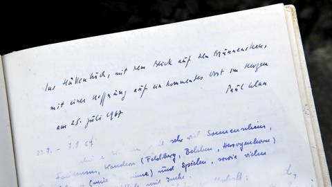 Handschriftlicher Eintrag von Paul Celan am 25.07.1967 im Gästebuch der Hütte des Philosophen Martin Heidegger in Todtnauberg (Foto: picture-alliance / Reportdienste, picture alliance / Rolf Haid)