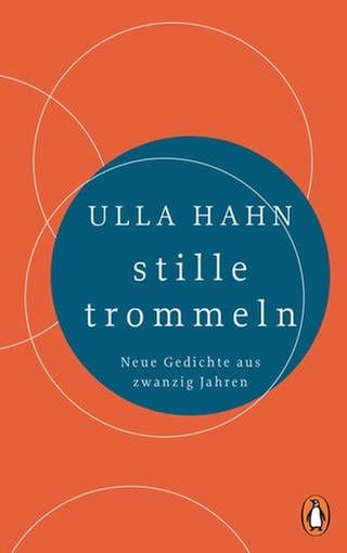Die Schriftstellerin Ulla Hahn und das Cover zu ihrem Gedichtbahn "stille trommeln" (Foto: Pressestelle, DVA | Imago/Horst Galuschka)