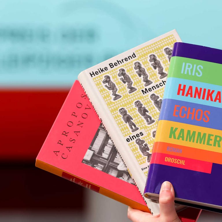 Die drei siegreichen Bücher beim Preis der Leipziger Buchmesse 2021 (Foto: Pressestelle, picture alliance/dpa/dpa-Zentralbild | Jan Woitas)