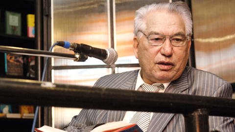 Der Autor Tschingis Aitmatow 2006: Writer Chingiz Aitmatov in Moscow's Bilingua Club where he held a launch party for his new novel "When Mountains Fall ".  (Foto: picture-alliance / Reportdienste, picture-alliance/ dpa / Tass Sysoyev)