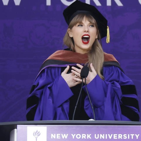 Taylor-Swift-erhält-Ehrendoktortitel-der-New-York-University (Foto: IMAGO, (c)-Imago,-UPI-Photo-John-Angelillo)