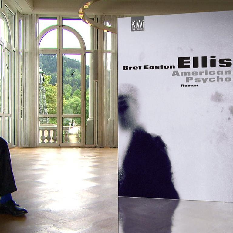 Moderator Denis Scheck und das Buch "American Psycho" von Bret Easton Ellis