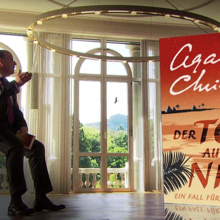 Denis Scheck neben dem Buch "Der Tod auf dem Nil" von Agatha Christie (Foto: SWR, SWR -)