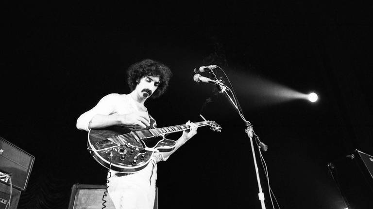 Zwischen Wahnsinn und Genie: Am 21.12.2020 wäre der Ausnahmemusiker Frank Zappa 80 Jahre alt geworden. (Foto: IMAGO, Philippe Gras)