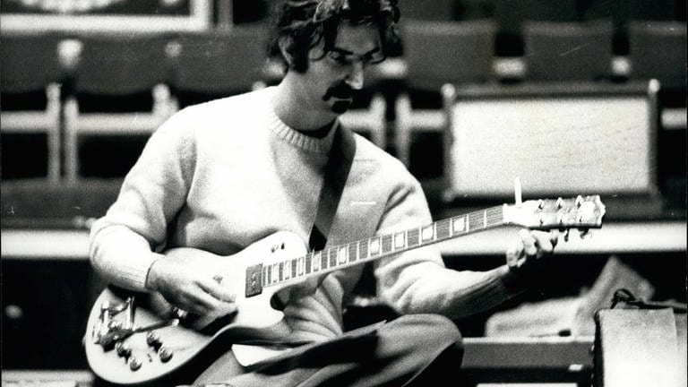 Zwischen Wahnsinn und Genie: Am 21.12.2020 wäre der Ausnahmemusiker Frank Zappa 80 Jahre alt geworden. (Foto: IMAGO, ZUMA)
