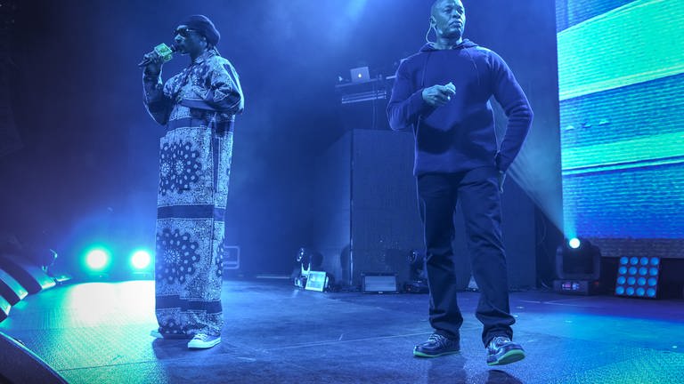 Snoop Dogg und Dr. Dre bei einem Auftritt (Foto: picture-alliance / Reportdienste, AP images)