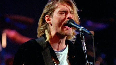 Kurt Cobain am Mikrofon (Foto: picture-alliance / Reportdienste, picture alliance/dpa/AP)