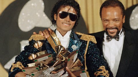 Michael Jackson und seine Grammys 1987  (Foto: picture-alliance / Reportdienste, picture alliance / ASSOCIATED PRESS)