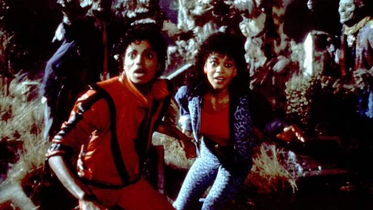 Michael Jackson im Thriller-Video (Foto: picture-alliance / Reportdienste, imago images/Mary Evans)