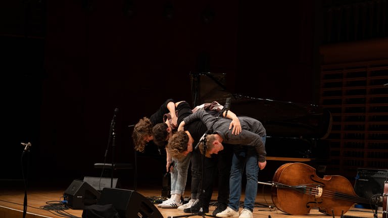 Das Lukas Wögler Quartett verbeugt sich (Foto: SWR, Julian Camargo)