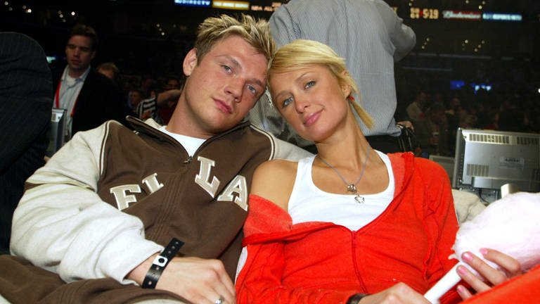 Nick Carter und Paris Hilton als Paar 2004 (Foto: IMAGO, picture-alliance / dpa/dpaweb)