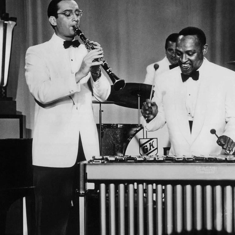 Der jüdische Bandleader Benny Goodman spielt mit dem schwarzen Vibraphonisten Lionel Hampton
