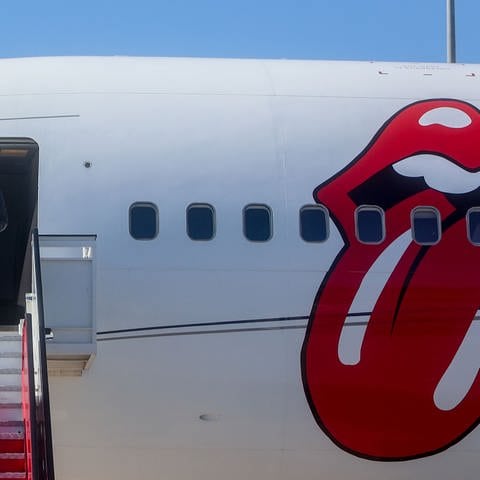 Mick Jagger (l-r), Ronnie Wood und Keith Richards Mitglieder der Rockband The Rolling Stones, kommen auf dem Flughafen Adolfo Suarez Madrid-Barajas an. Archivfoto