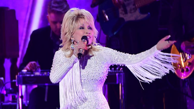 Dolly Parton bei den Country Music Awards 2019 in Nashville, Tennessee (Foto: IMAGO, IMAGO / MediaPunch)