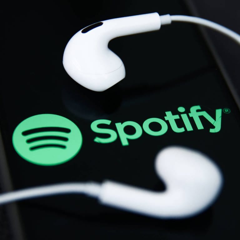 Das Spotify-Logo auf einem Smartphone