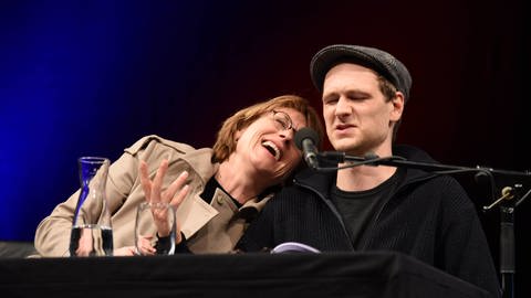 Die Schauspieler Corinna Harfouch und ihr Sohn Robert Gwisdek lesen am 21.03.2015 im Rahmen des internationalen Literaturfestivals Lit.Cologne in Köln