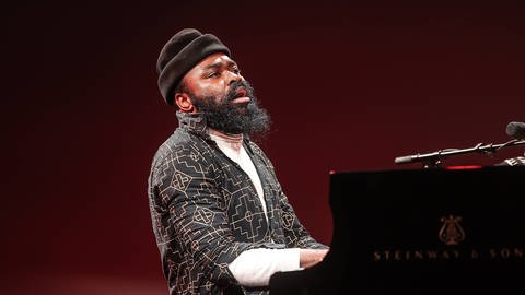 Nduduzo Makhathini bei einem Konzert in Berlin (2021) (Foto: IMAGO, Votos-Roland Owsnitzki)