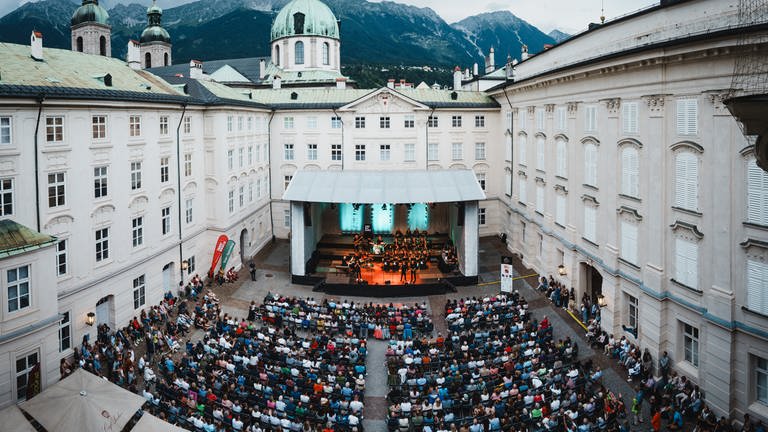 SWR Big Band und Max Mutzke bei den Innsbrucker Promenadenkonzerten