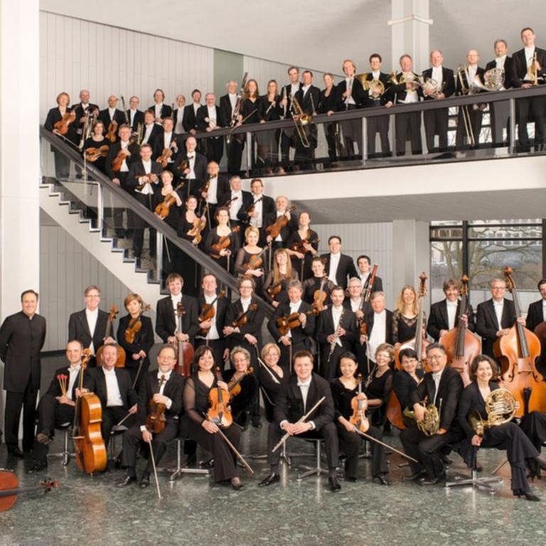 Ein Gruppenbild der Musiker der Deutschen Radio Philharmonie Saarbrücken Kaiserslautern