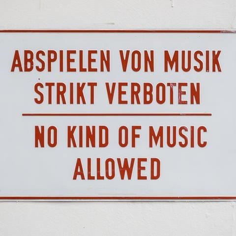 Schild "Musik abspielen verboten" (Foto: picture-alliance / Reportdienste, picture alliance/dpa | Andreas Arnold)
