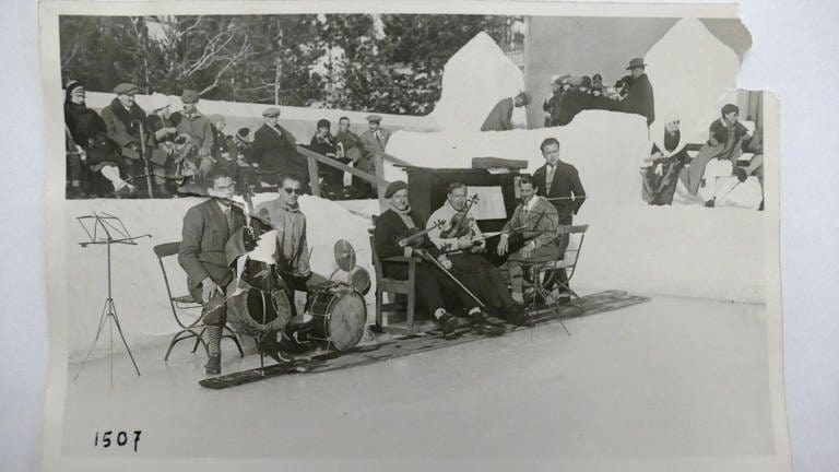 Kurorchester Pontresina mit Cellomantel in den 1920er Jahren