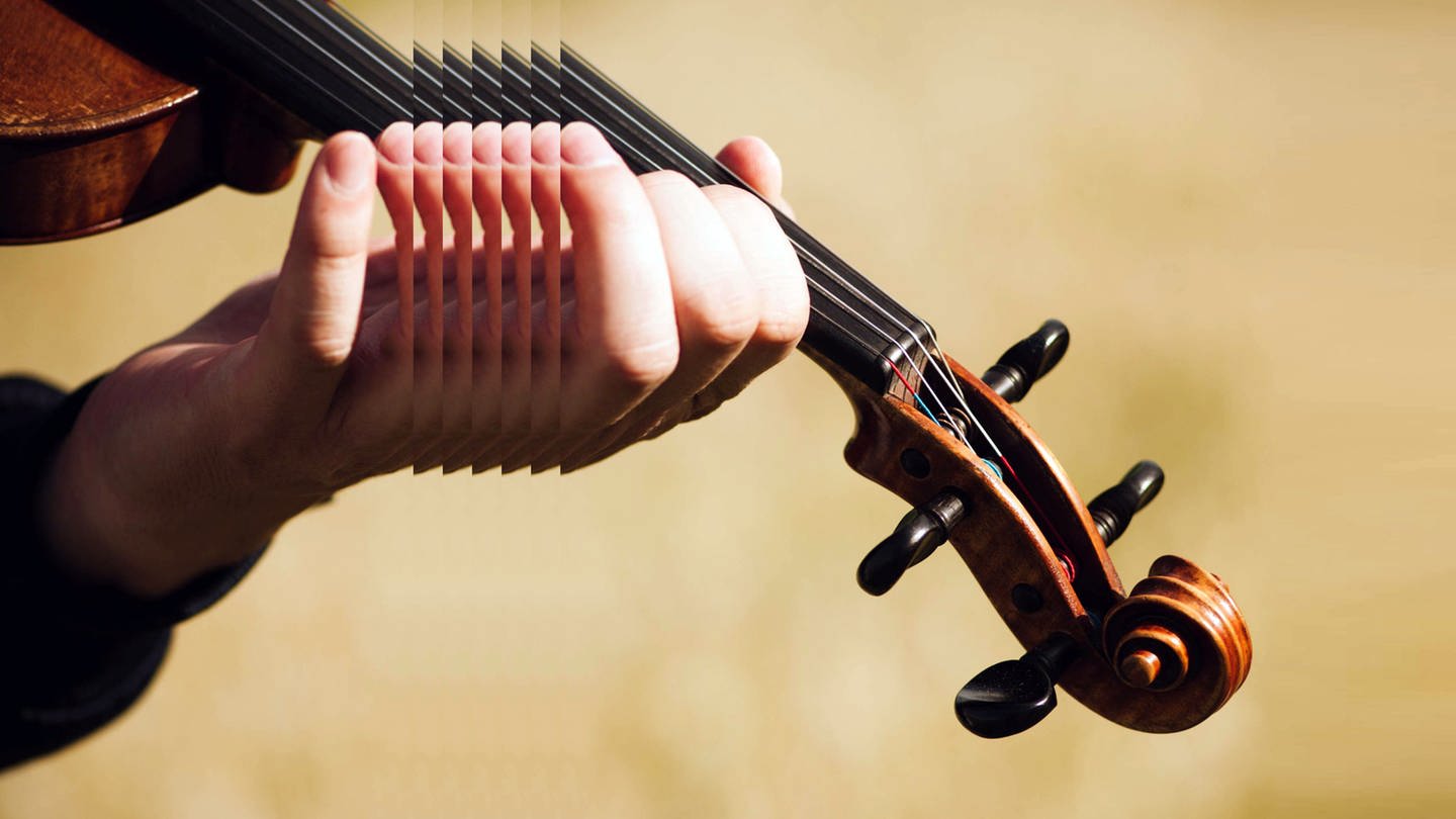 Jemand spielt Geige (Foto: SWR, photocase)