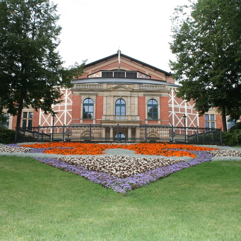 Festspielhaus am grünen Hügel in Bayreuth (Foto: picture-alliance / Reportdienste, picture alliance / Alexander Schuhmann )