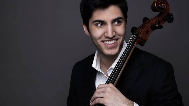 Der Cellist Kian Soltani (Foto: Pressestelle, Mateo Juventino)