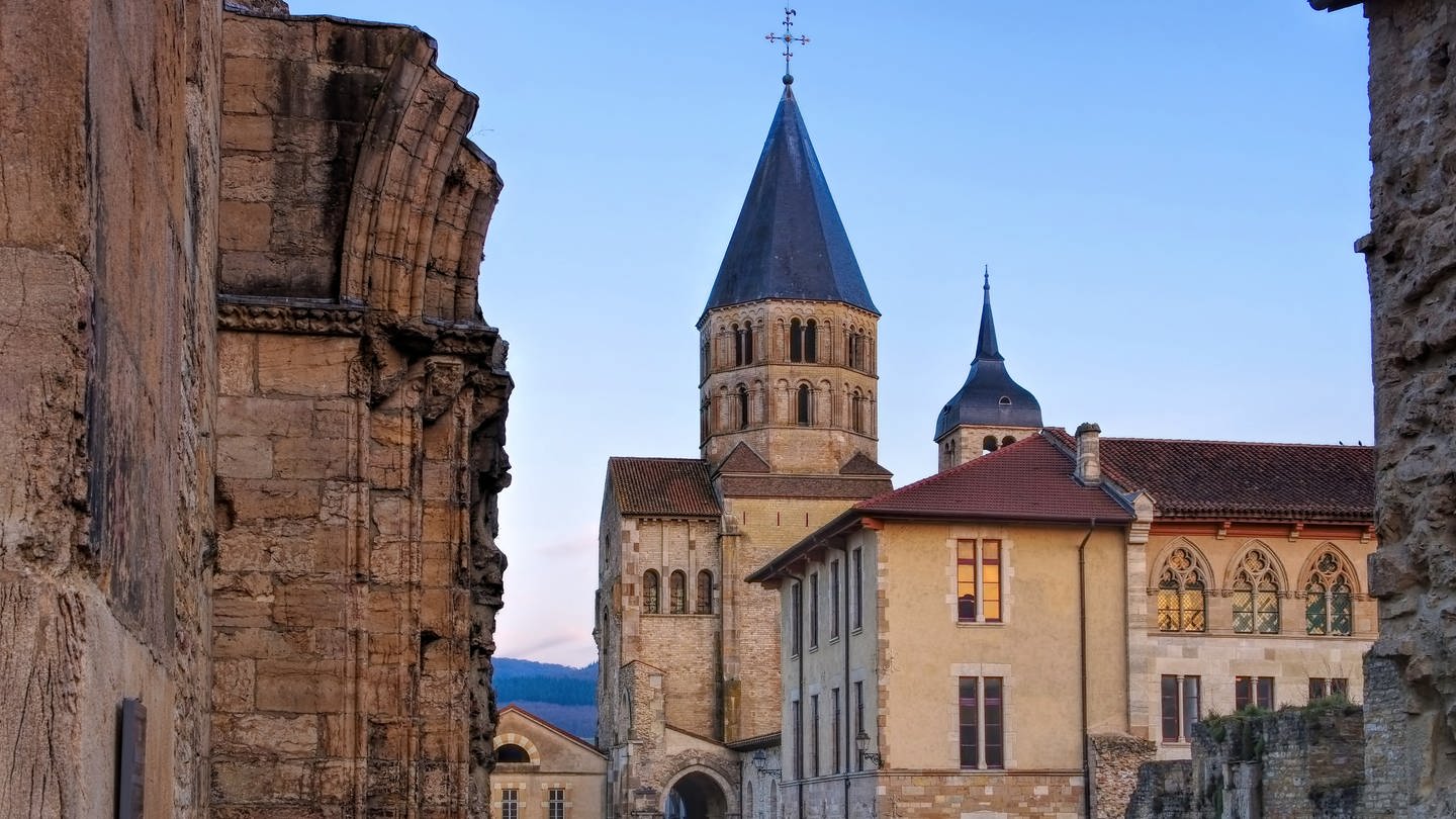 Abtei von Cluny: mittelalterlicher Glockenturm (Foto: IMAGO, Panthermedia)
