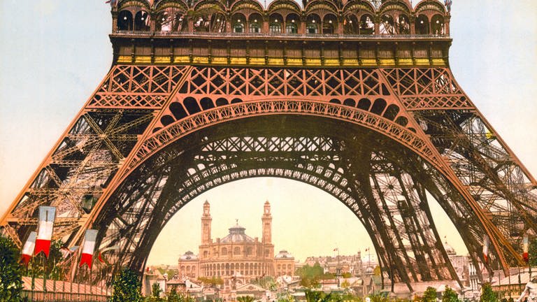 Eiffelturm und Trocadero im Jahr 1900 bei der Weltausstellung in Paris