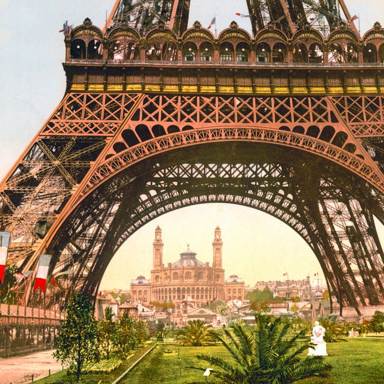Eiffelturm und Trocadero im Jahr 1900 bei der Weltausstellung in Paris (Foto: IMAGO, IMAGO / StockTrek Images)