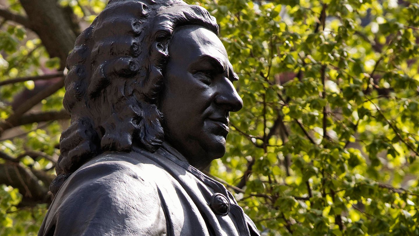 Neues Bach-Denkmal auf dem Thomaskirchhof von Carl Seffner, Leipzig (Foto: IMAGO, imagebroker)