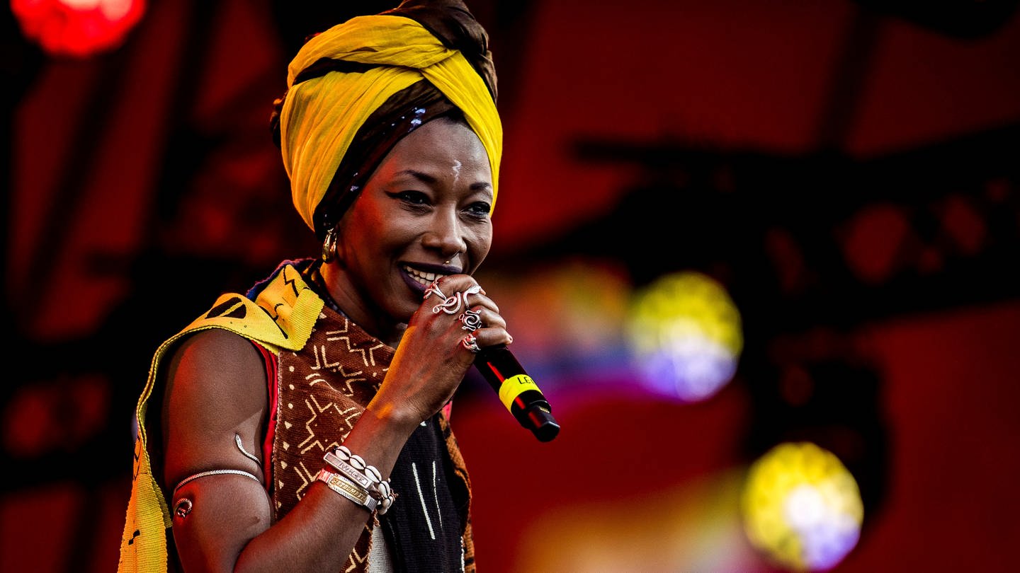 Die Sängerin Fatoumata Diawara (Foto: IMAGO, IMAGO / Gonzales Photo)