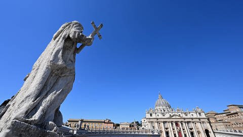 Vatikan: Kuppel des Petersdoms (Foto: IMAGO, ULMER Pressebildagentur)