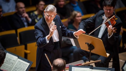 Herbert Blomstedt dirigiert das Hamburger NDR Elbphilharmonie-Orchester (2018)