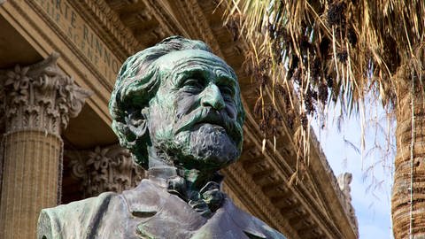 Statue von Giuseppe Verdi
