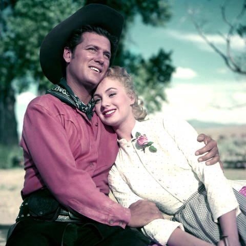 Gordon MacRae, Shirley Jones Arm in Arm in „Oklahoma“ 1955