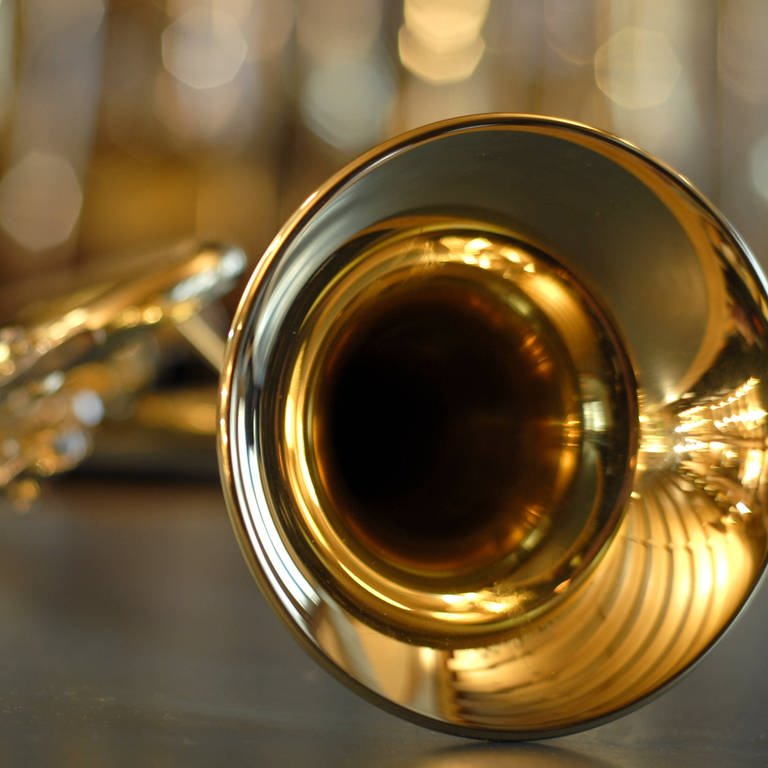 Trompete mit Hintergrundunschärfe (Foto: IMAGO, IMAGO / Zoonar)