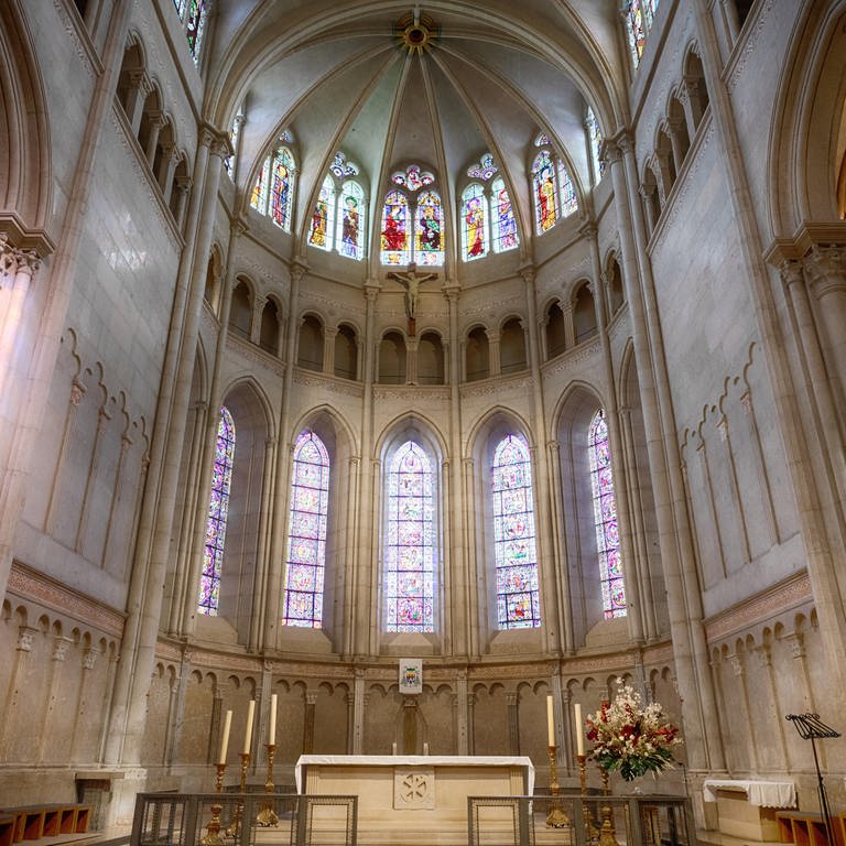 Innenaufnahme der Kathedrale Saint-Jean in Lyon (Foto: picture-alliance / Reportdienste, picture alliance / imageBROKER | Michael Weber)