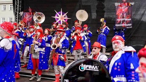 Frumptarn-Guggenmusik-Band beim 33. Internationalen Guggenmusiktreffen in Schwäbisch Gmünd (Foto: IMAGO, IMAGO / imagebroker)