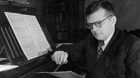 Dmitri Schostakowitsch 1950 am Klavier (Foto: IMAGO, IMAGO / agefotostock)