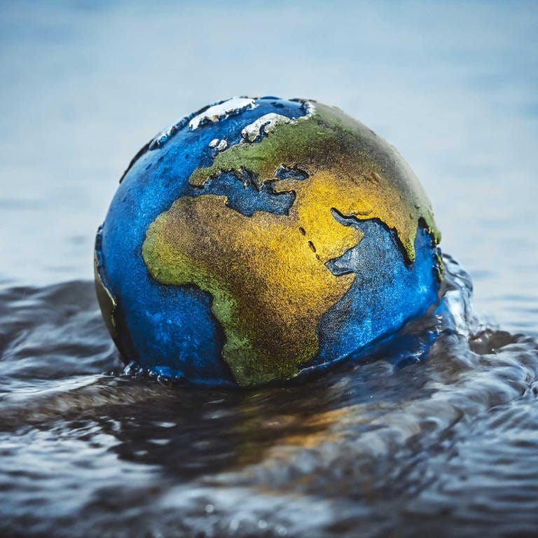 Erdkugel im Wasser, Symbolfoto für Klimawandel (Foto: picture-alliance / Reportdienste, Foto: Chromorange / Christian Ohde)