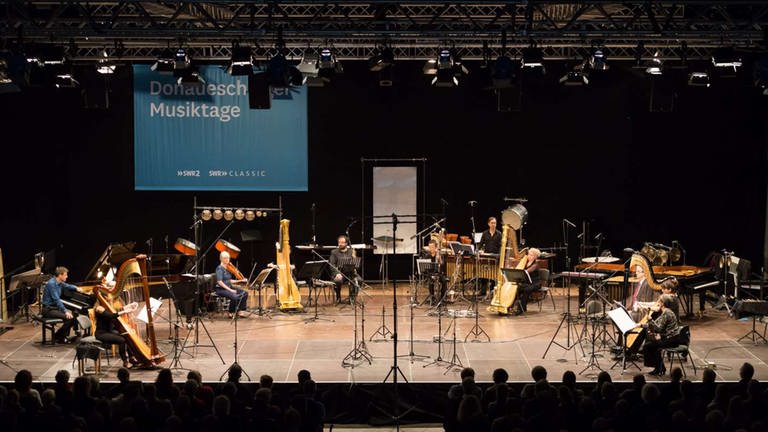Konzert im Bartok Saal mit dem ensemble recherche, vier zusätzlichen Harfen und dem SWR Experimentalstudio