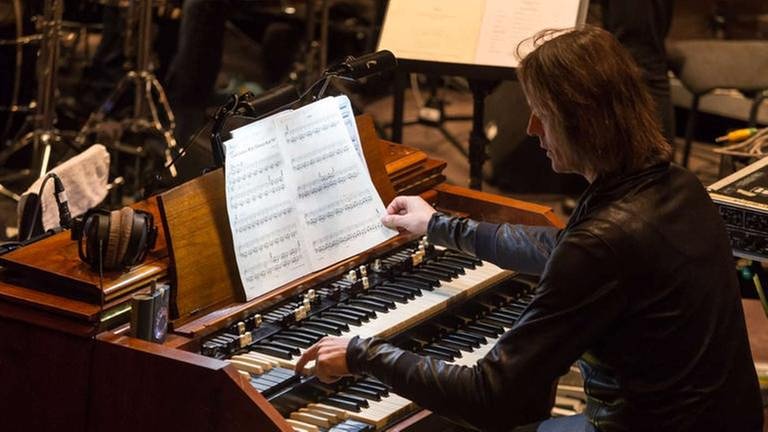 Mann spielt Hammond-Orgel bei der Generalprobe am Freitag der Donaueschinger Musiktage