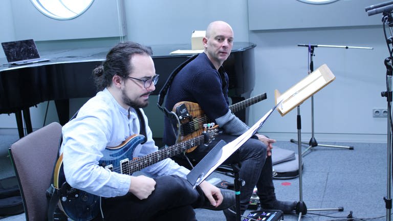 Die Gitarristen Ruben Mattia Santorsa und Adrian Pereyra (Foto: SWR)